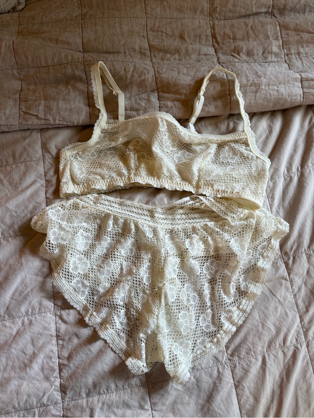 aerie Ivory Lace Bralette (XL) & underwear (L) set  - Never worn!